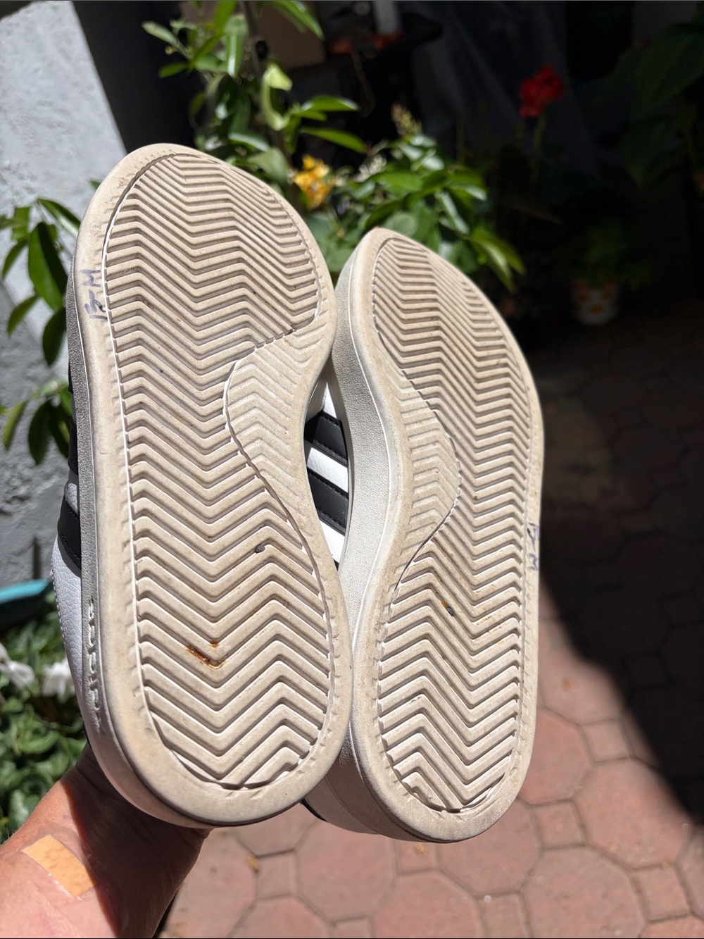 Adidas White Low-Top Sneakers with Black Three-Stripes | Size 8 US - Picture 11 of 12